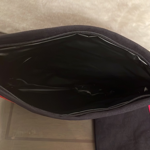 Emanuel Ungaro Paris Logo set of 3 cosmetic bags - Picture 5 of 13